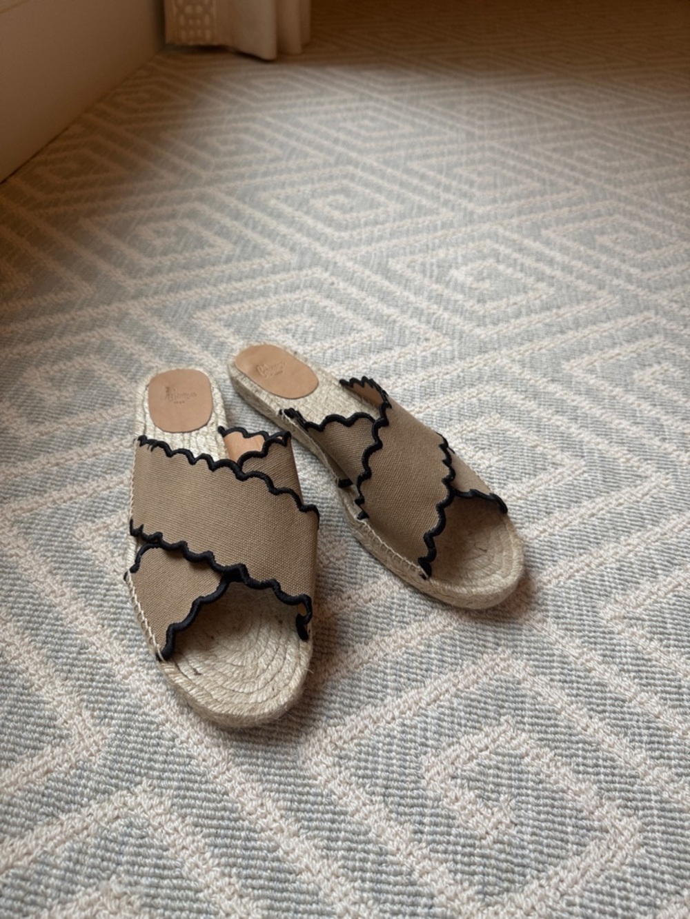 Women’s Espadrille Slide Sandals in Khaki with Black Scalloped Trim